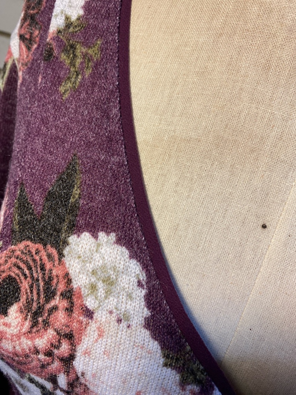 Women’s Plum Floral V-Neck Dress - Picture 2 of 8